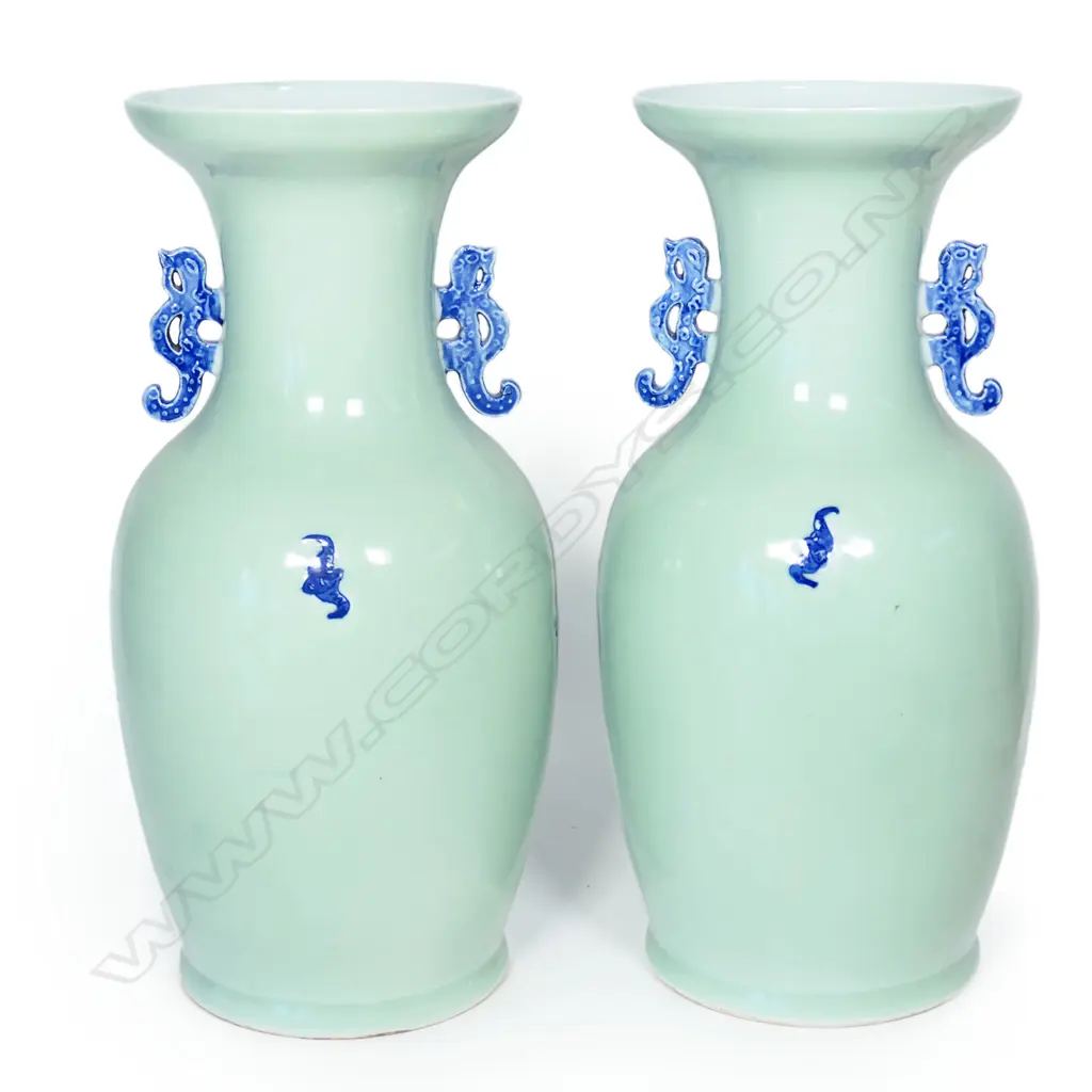 A pair of large Chinese vases, Image 1++