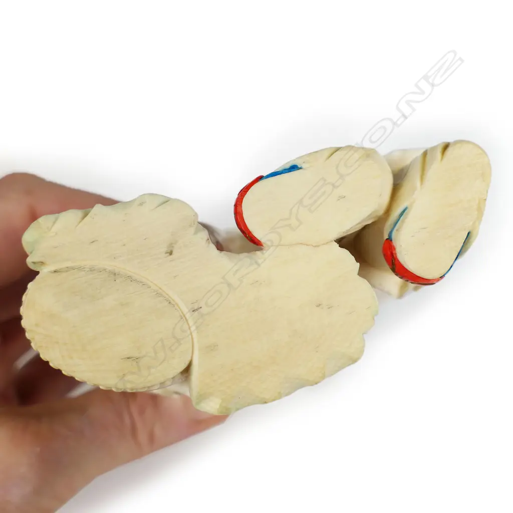 A mid 20thC Chinese carved ivory family group, Image 1++