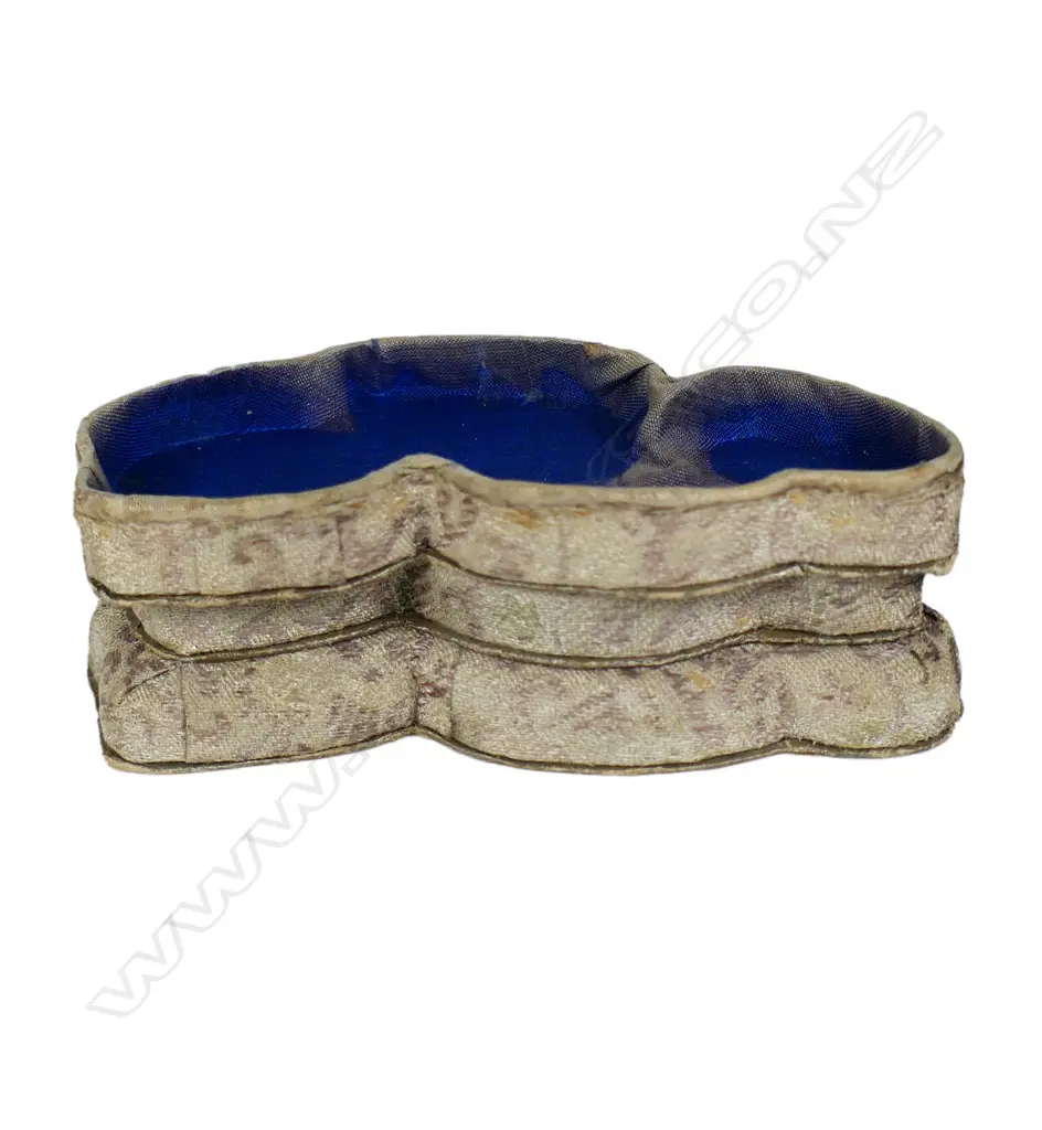 A mid 20thC Chinese carved ivory family group, Image 1++