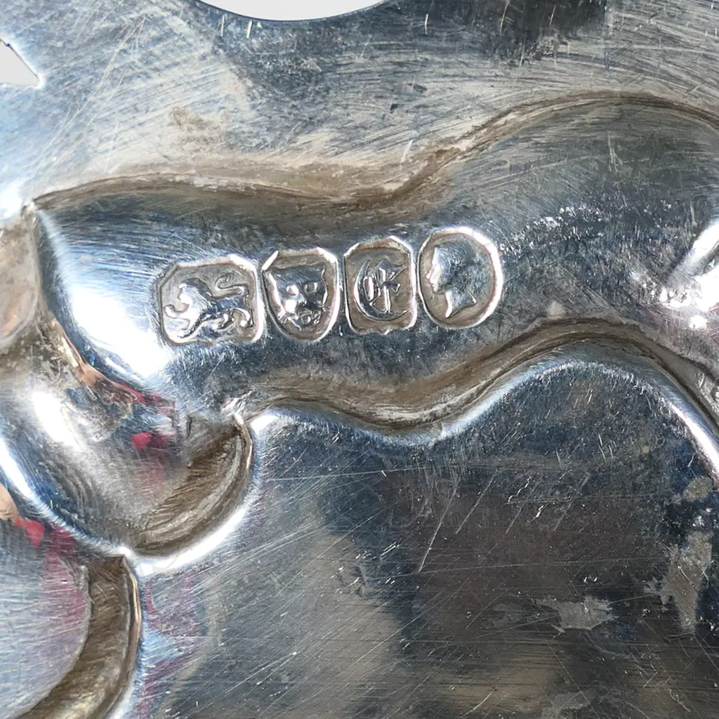 An early Victorian silver salver, Image 1++