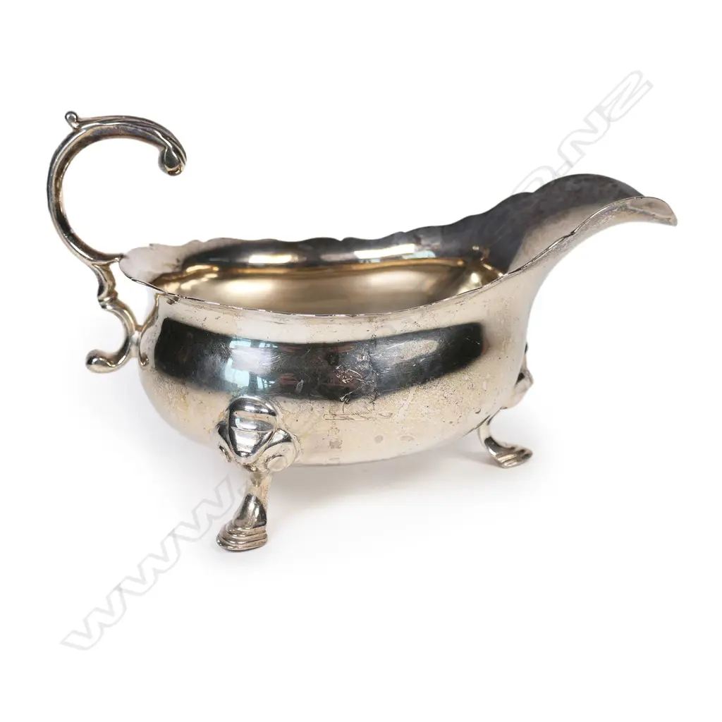 A George III silver fat belly sauce boat, Image 1++
