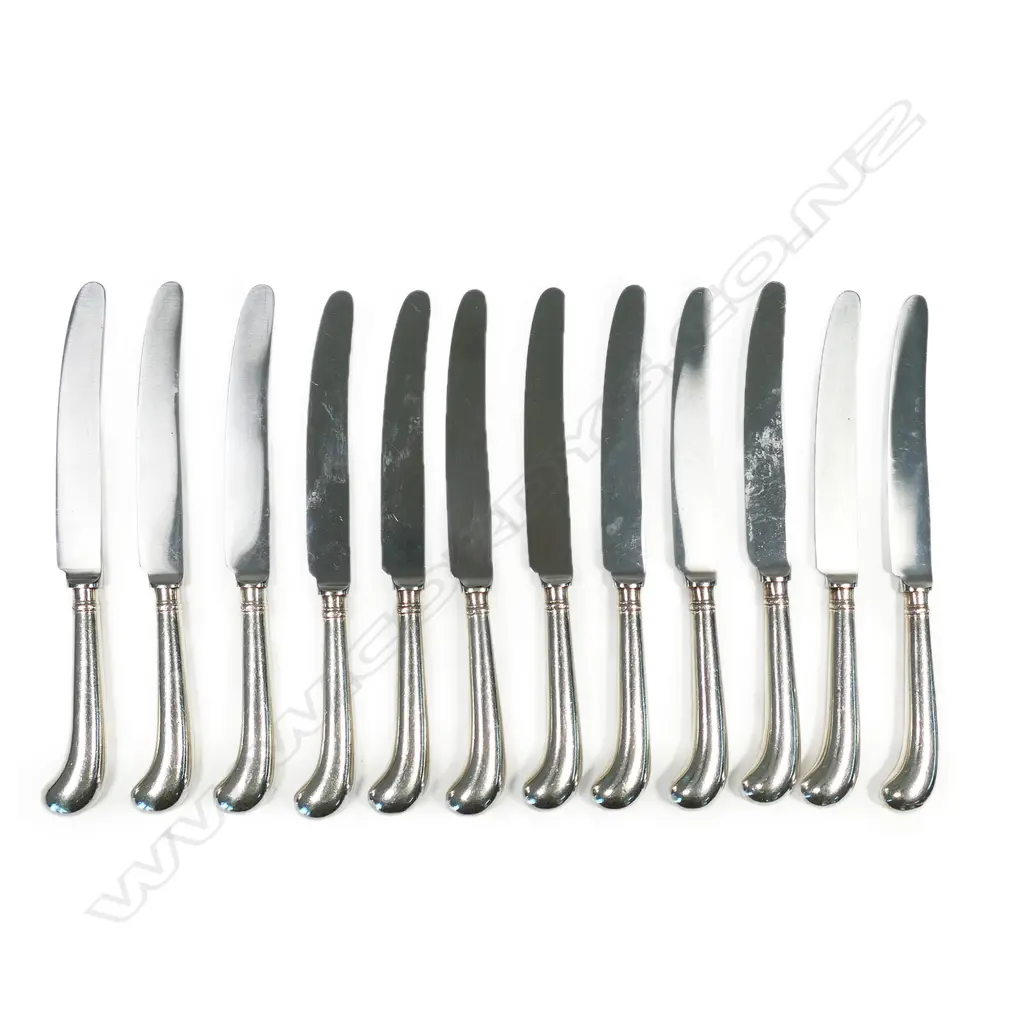A set of twelve silver pistol grip dinner knives, Image 1++