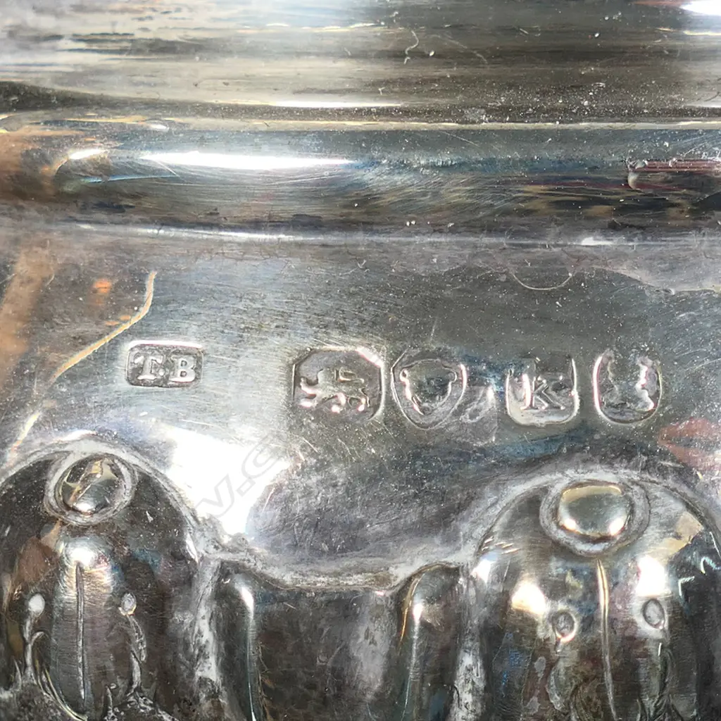 A late George IV silver teapot, Image 1++