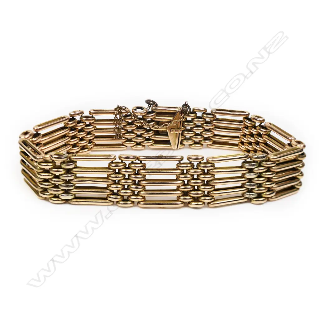 A c1900 9ct rose gold gate link bracelet, Image 1++