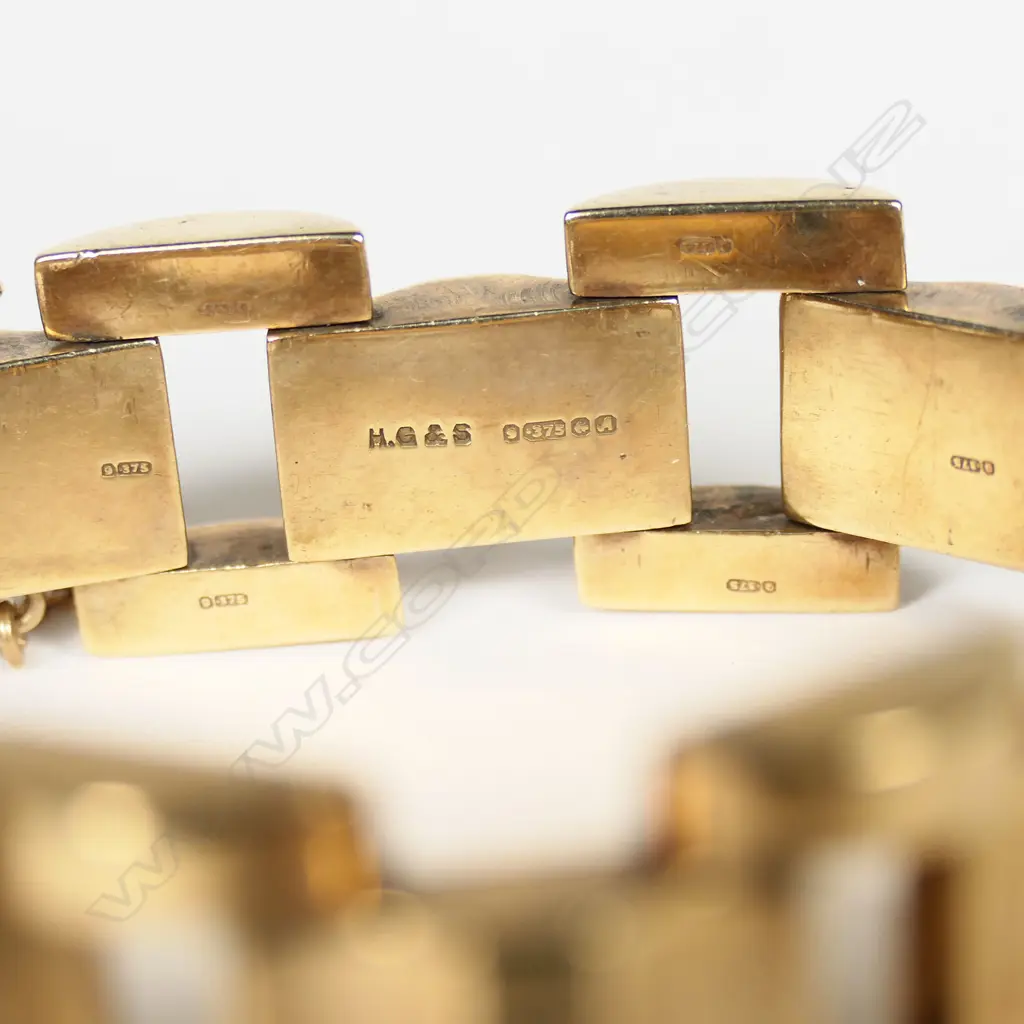 An estate 9ct gold bracelet, Image 1++