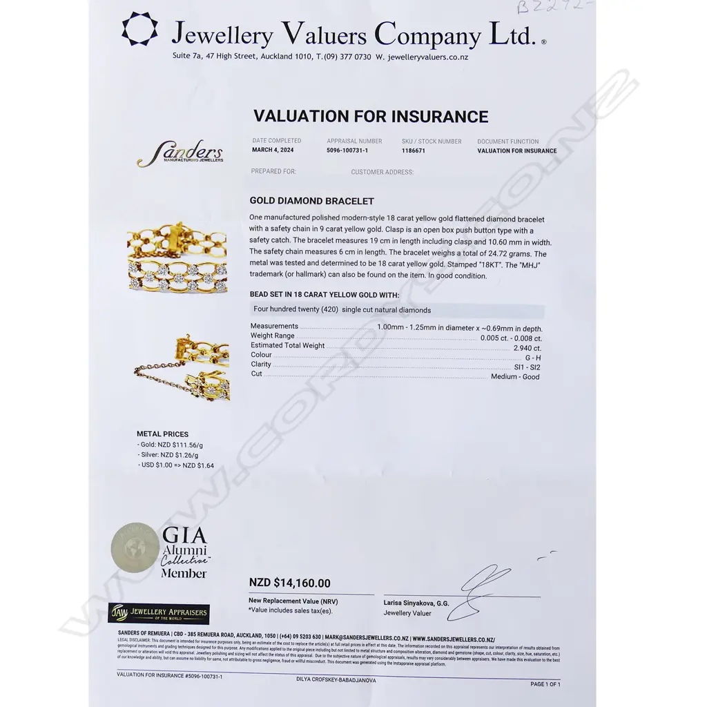 An 18ct gold and diamond bracelet, Image 1++