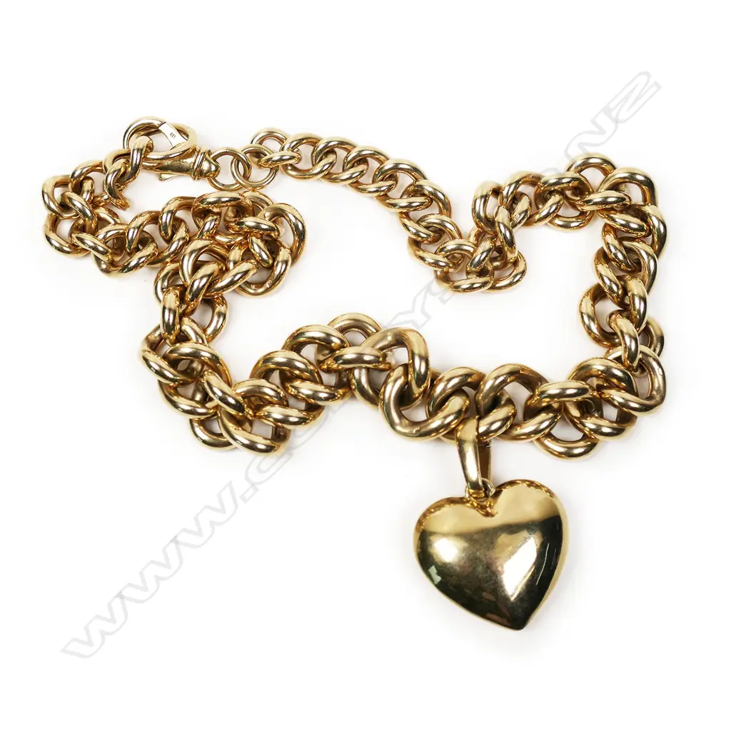 A large 9ct yellow gold graduated curb link necklace, Image 1++