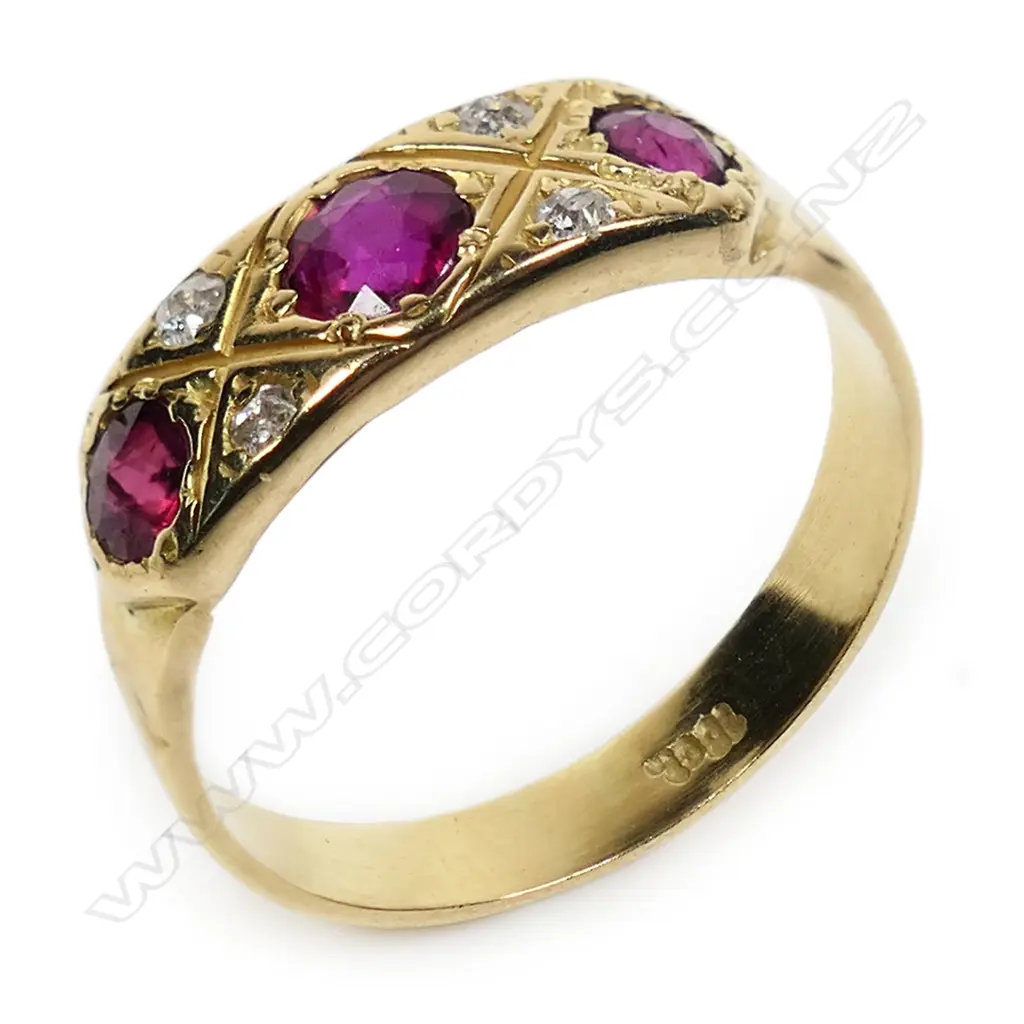 An 18ct ruby and diamond ring, Image 1++