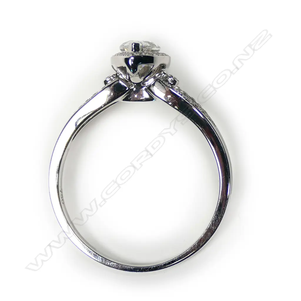 An 18ct white gold marquise diamond ring, Image 1++