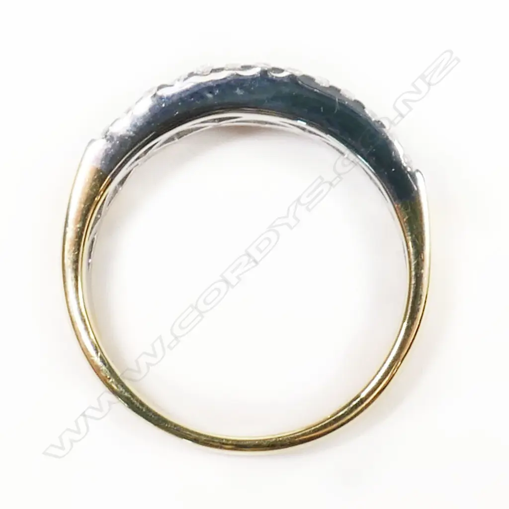 An 18ct white and yellow gold multi diamond ring, Image 1++