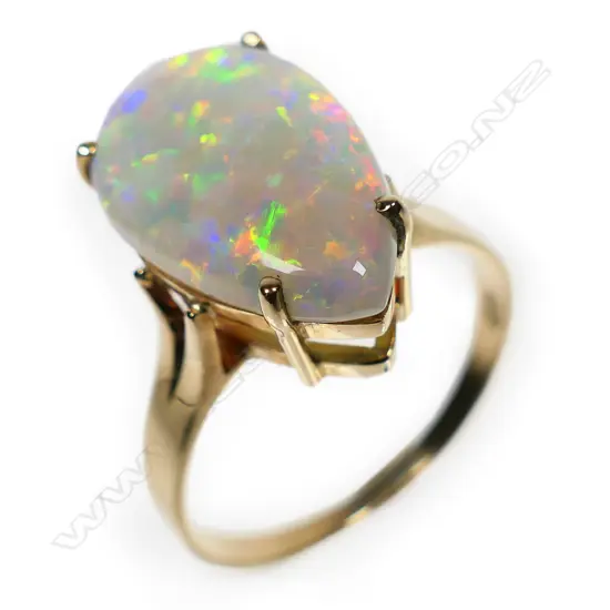 A 9ct gold and opal ring,