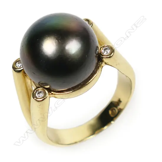 An 18ct gold Tahitian pearl and diamond ring,