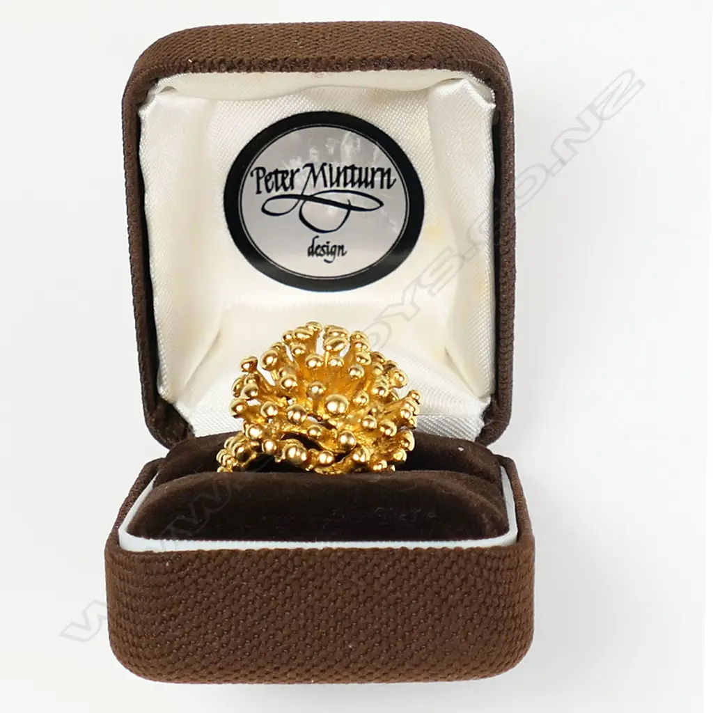 A Peter Minturn 22ct gold Bufon ring, Image 1++