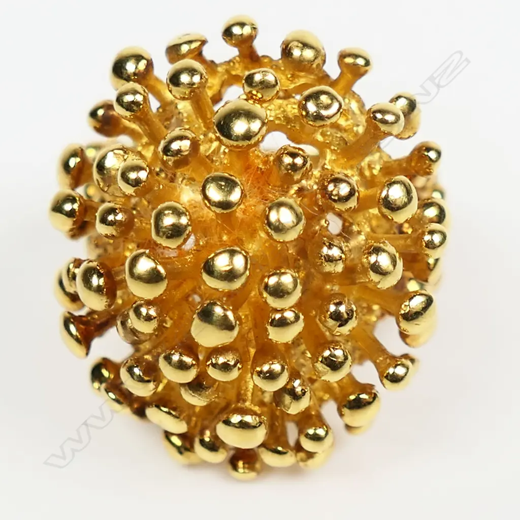 A Peter Minturn 22ct gold Bufon ring, Image 1++