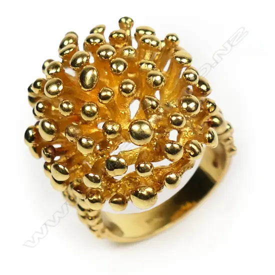 A Peter Minturn 22ct gold Bufon ring,