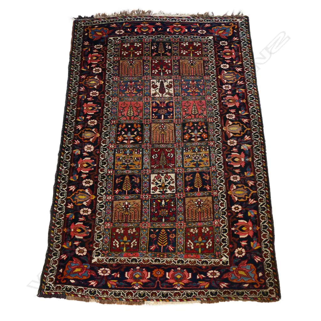 A semi antique Persian bakhtiari all wool rug, Image 1++