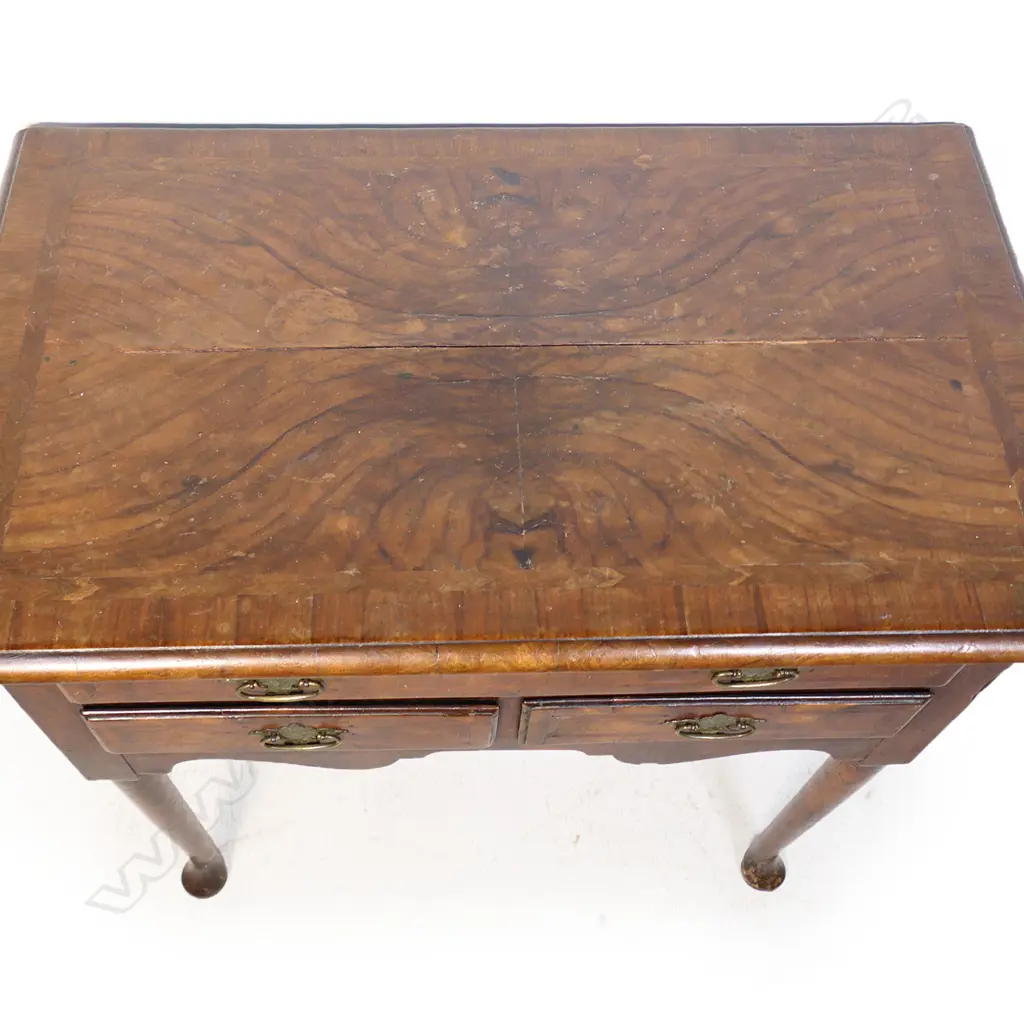 A Georgian mahogany lowboy, Image 1++