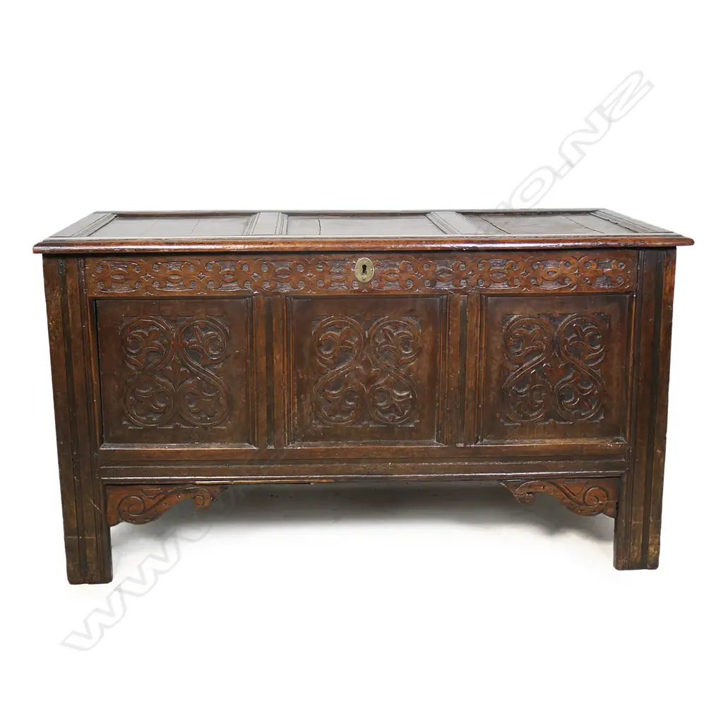 A 19thC oak coffer, Image 1++