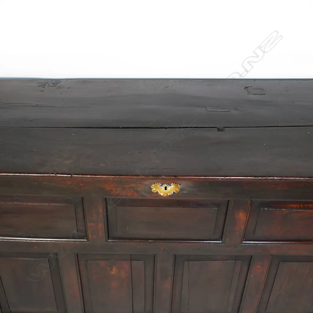 An 18thC oak mule chest, Image 1++