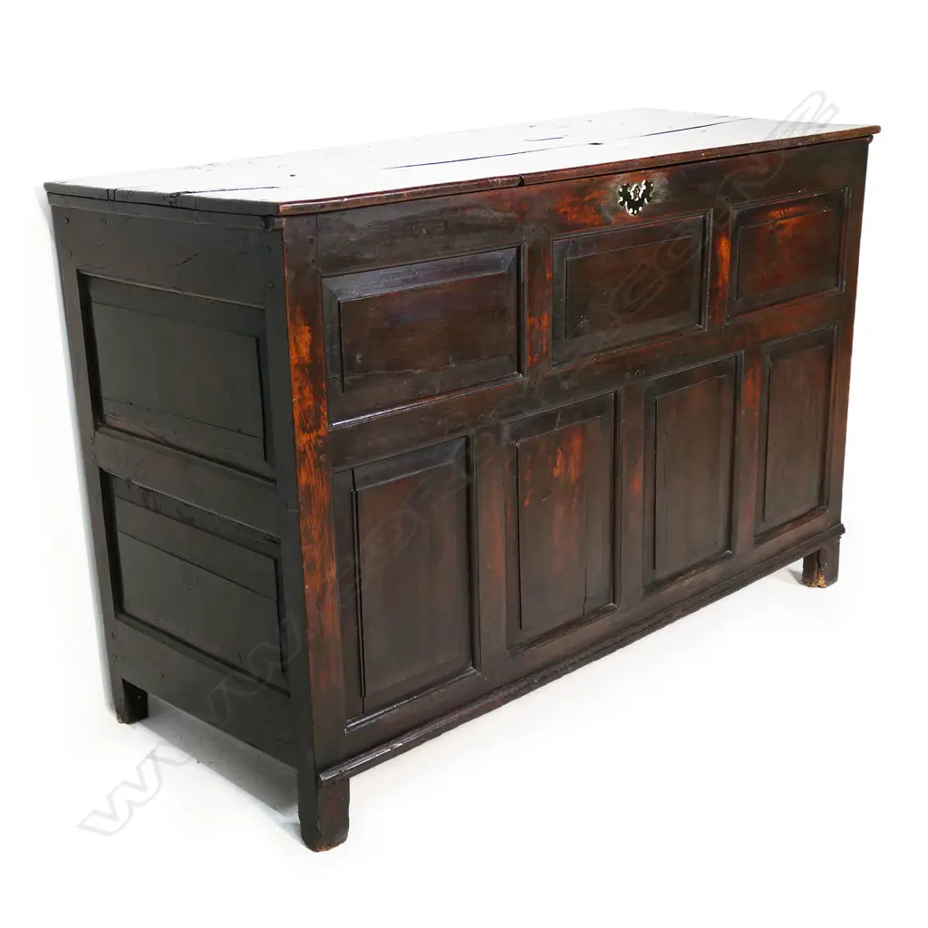 An 18thC oak mule chest, Image 1++