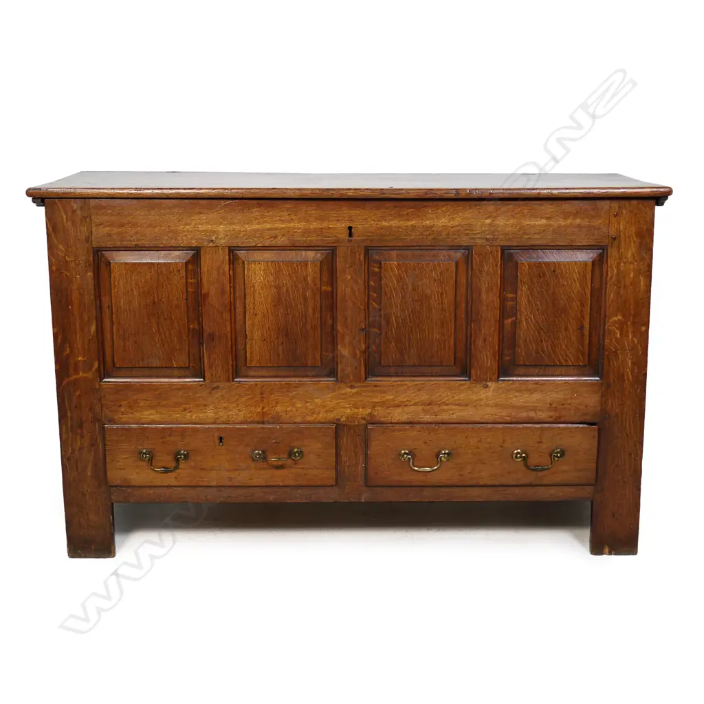 A Georgian oak mule chest, Image 1++