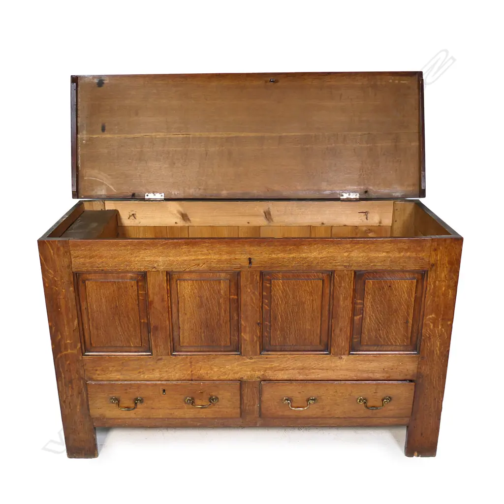 A Georgian oak mule chest, Image 1++