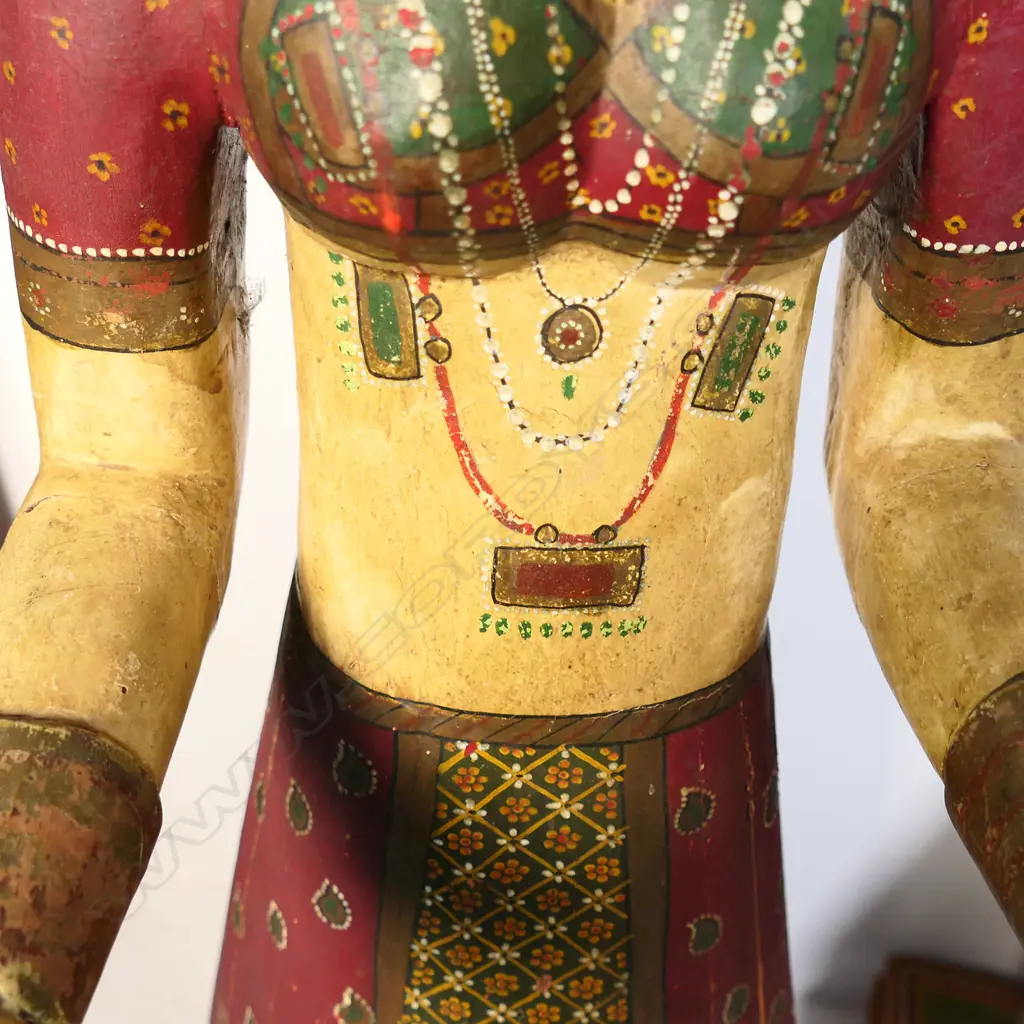 A pair of tall 1920s hand-painted wooden Isar Ganaur Maharaja and Maharani figures, Image 1++