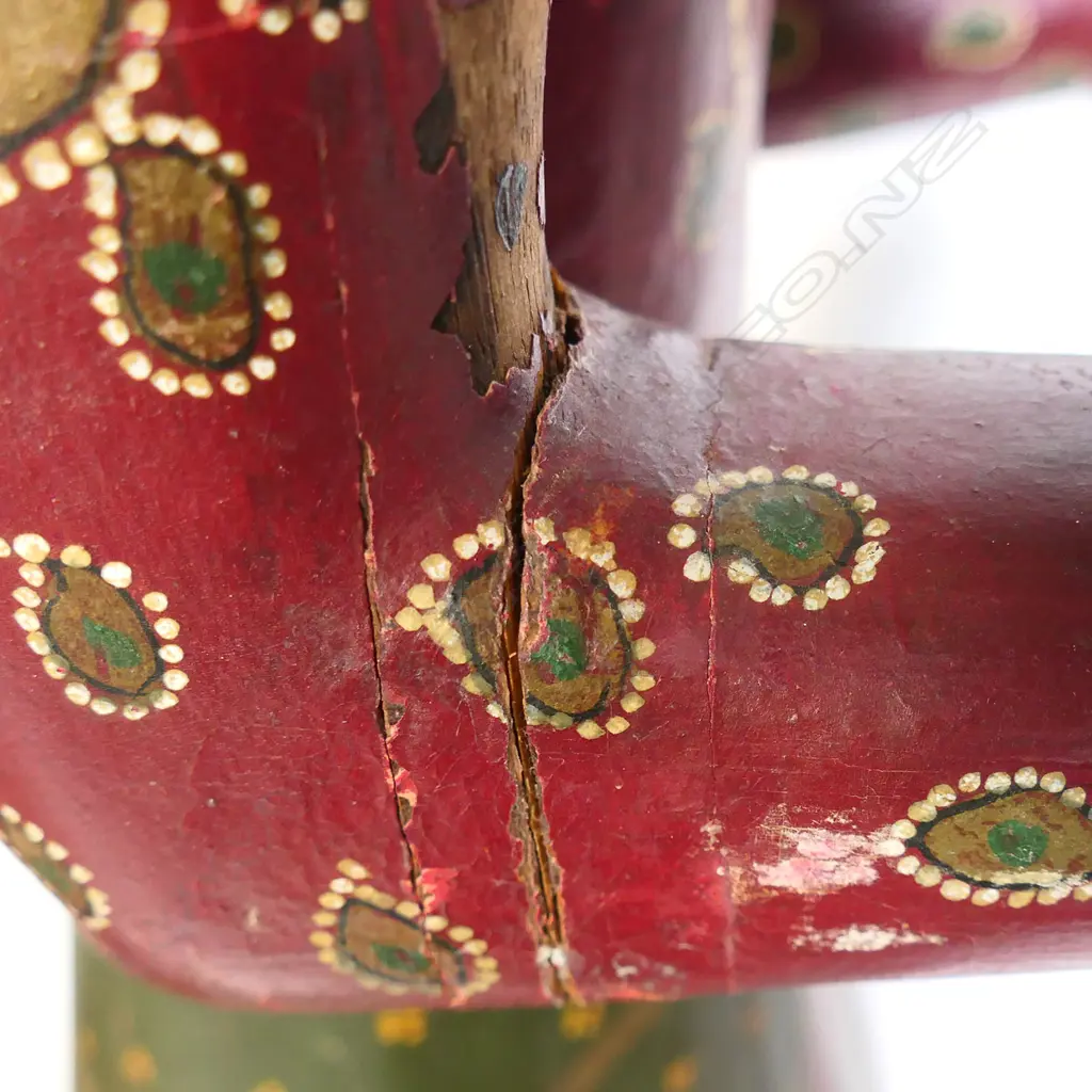 A pair of tall 1920s hand-painted wooden Isar Ganaur Maharaja and Maharani figures, Image 1++