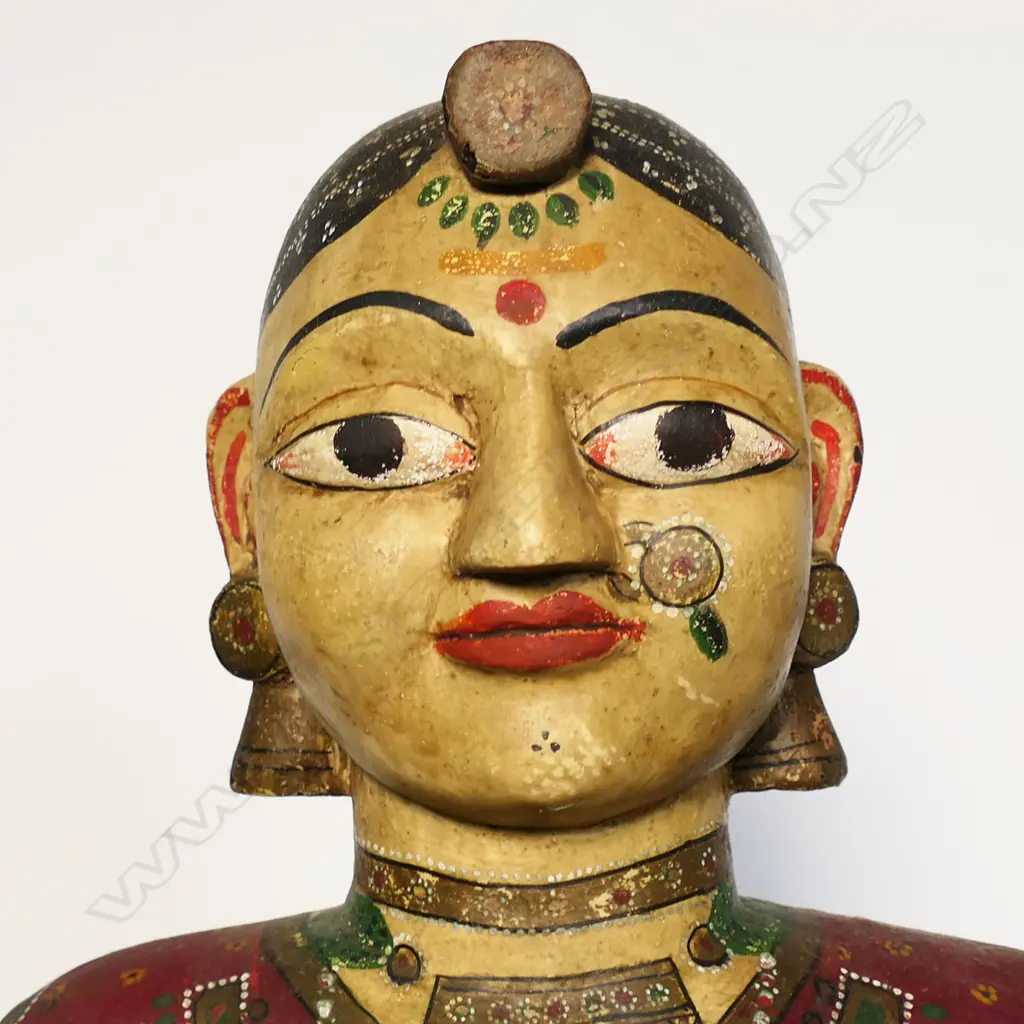 A pair of tall 1920s hand-painted wooden Isar Ganaur Maharaja and Maharani figures, Image 1++