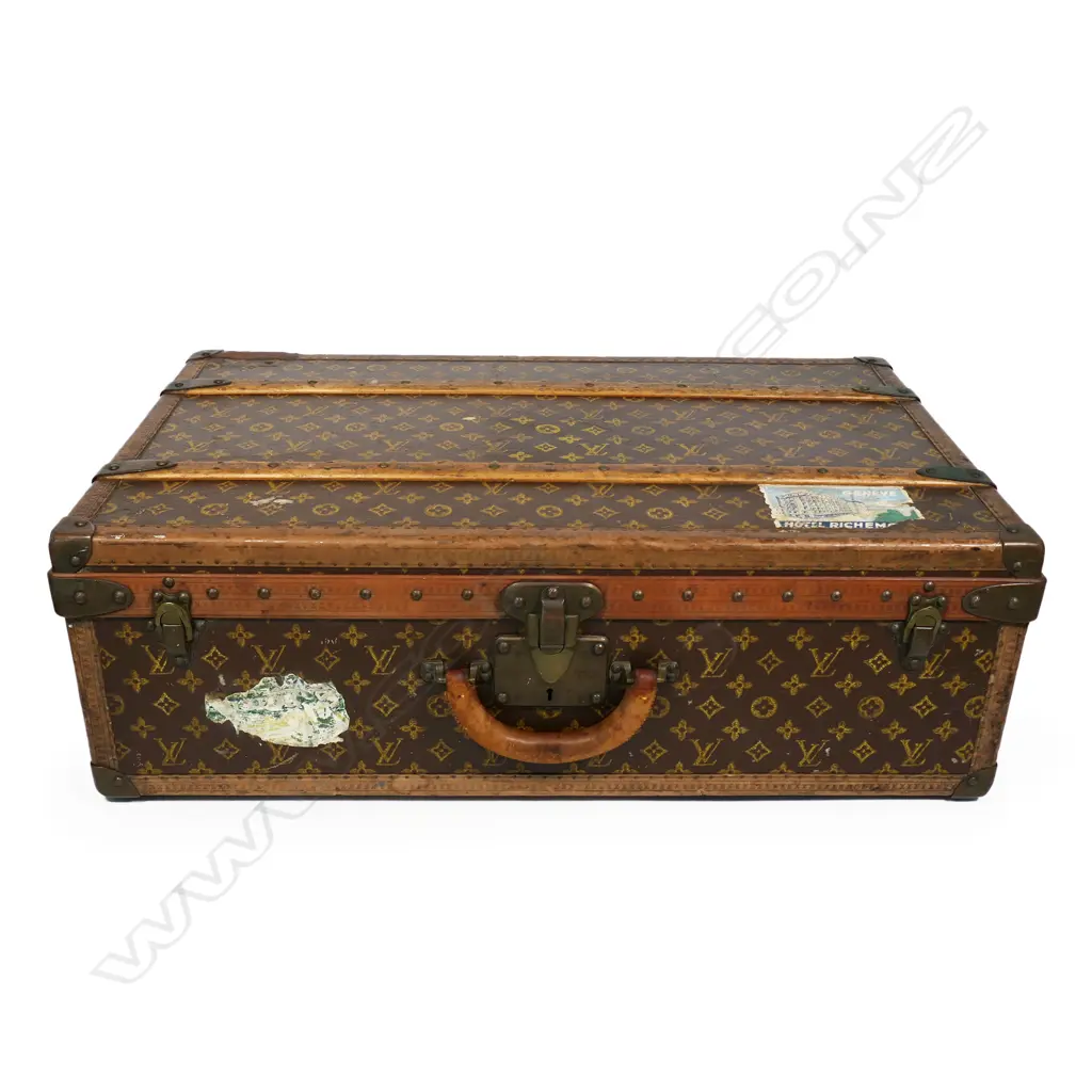 An early 20thC Louis Vuitton travel case, Image 1++