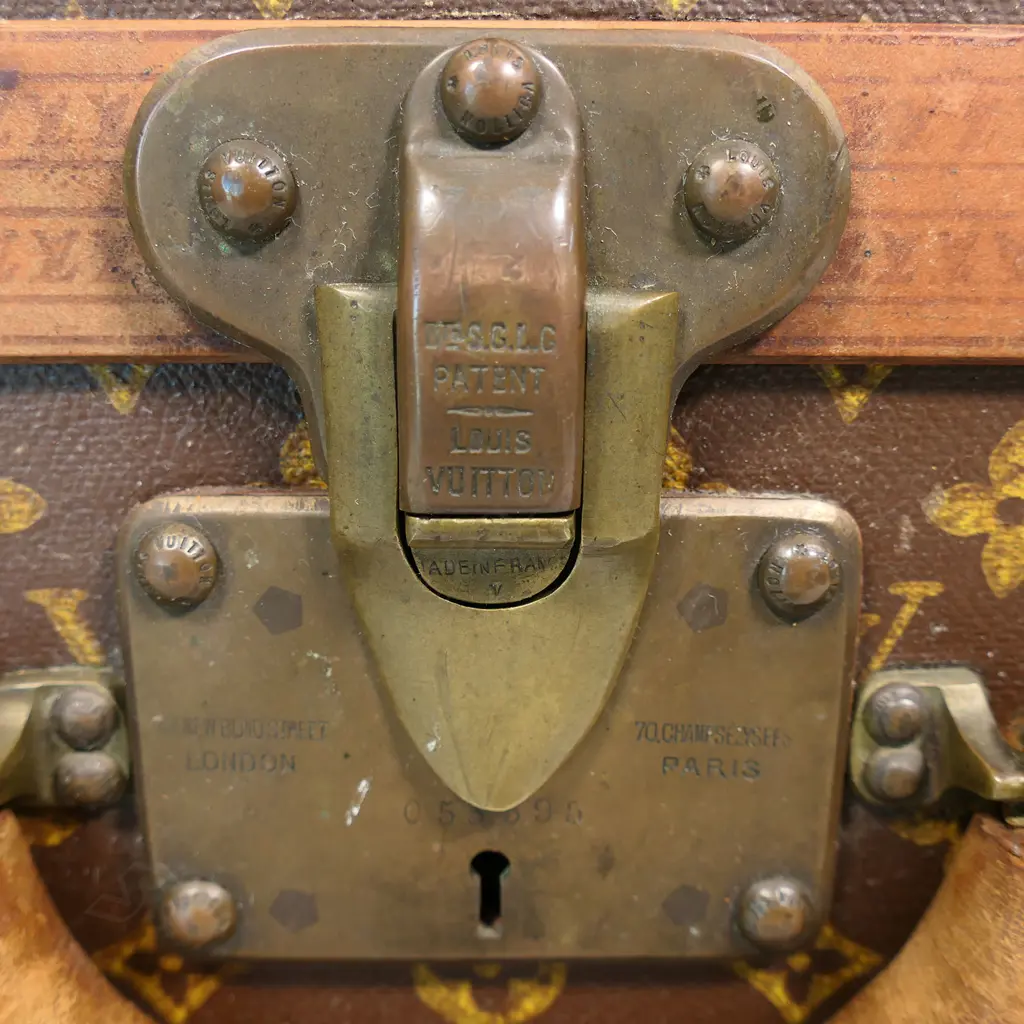 An early 20thC Louis Vuitton travel case, Image 1++