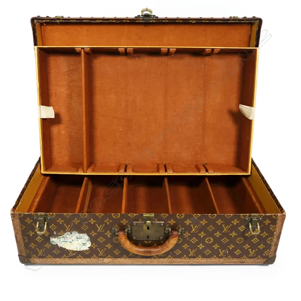 An early 20thC Louis Vuitton travel case, Image 1++