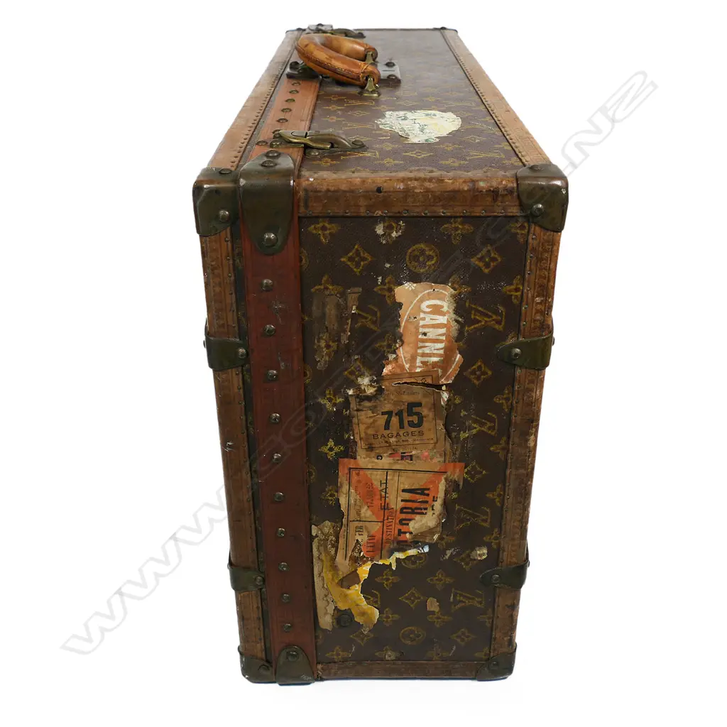 An early 20thC Louis Vuitton travel case, Image 1++