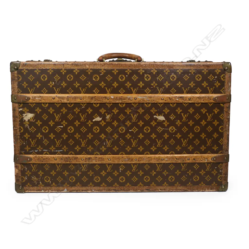 An early 20thC Louis Vuitton travel case, Image 1++