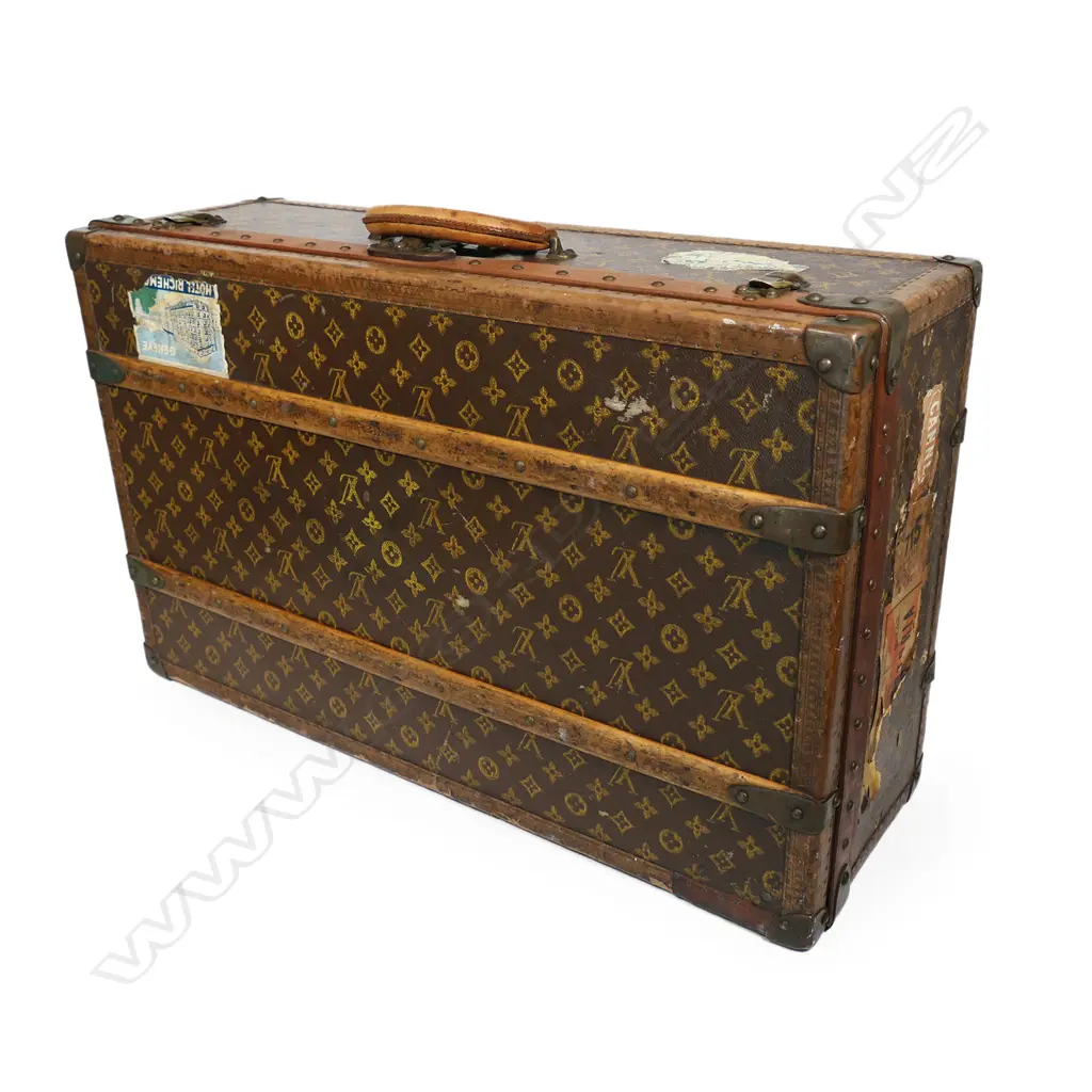 An early 20thC Louis Vuitton travel case, Image 1++