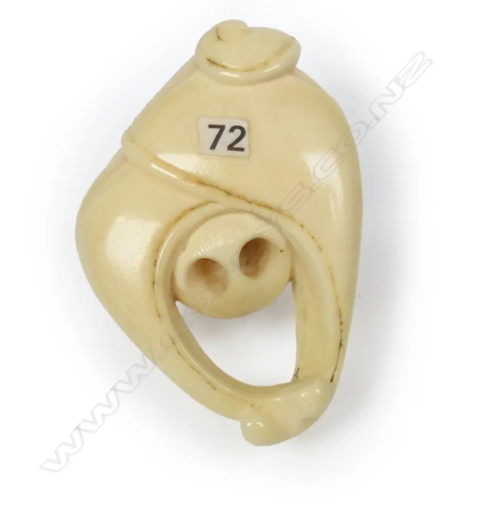 An uncommon subject 'bat eating fruit' ivory netsuke, Image 1++