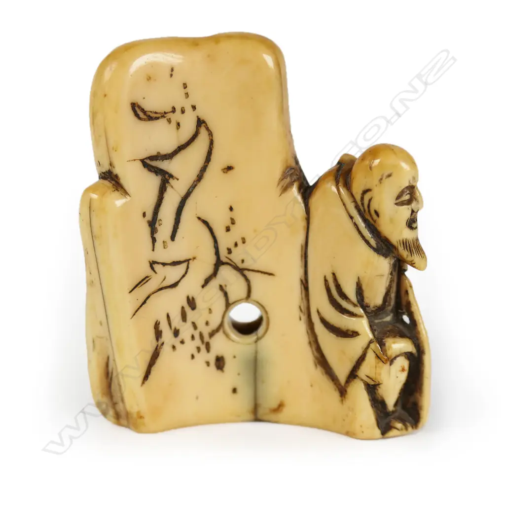 A Japanese Edo period carved ivory netsuke, Image 1++