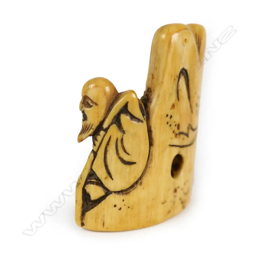 A Japanese Edo period carved ivory netsuke, Image 1++