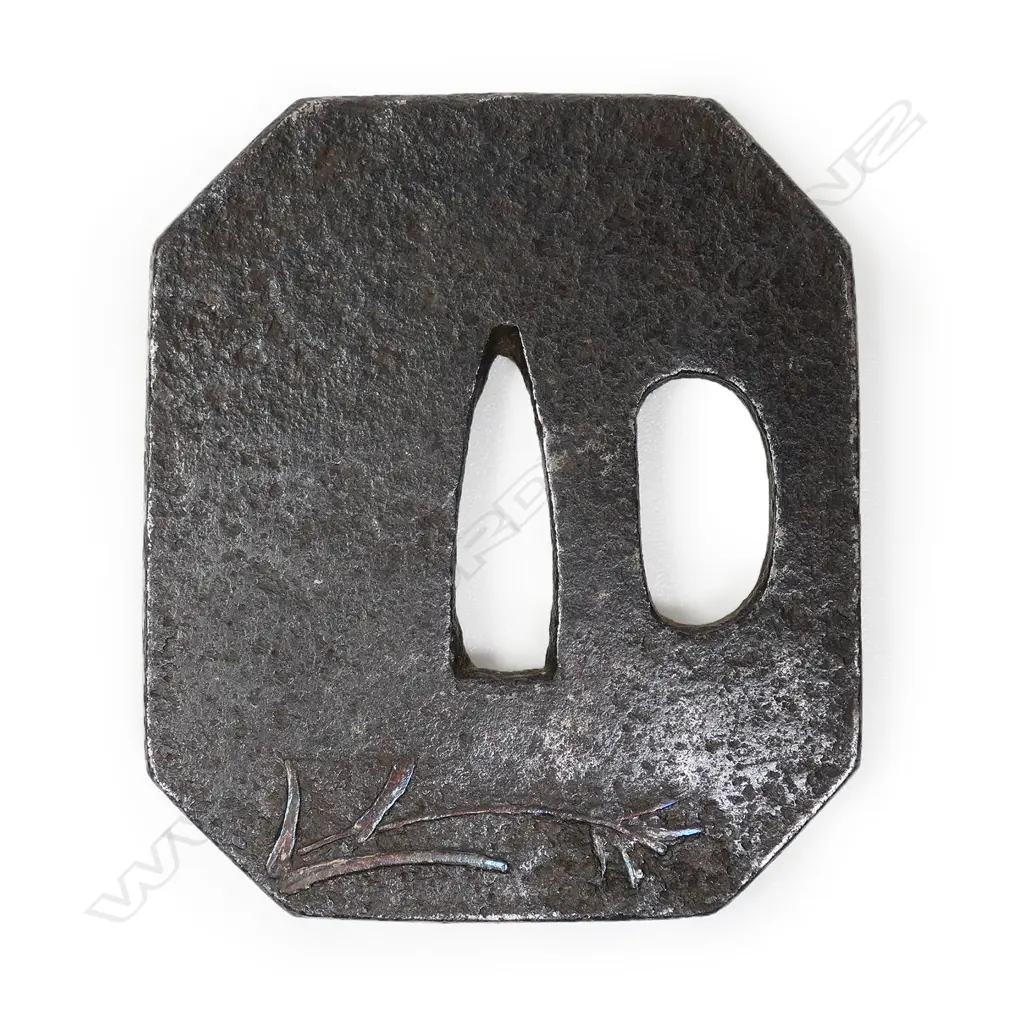 An 18thC mid Edo period iron tsuba, Image 1++