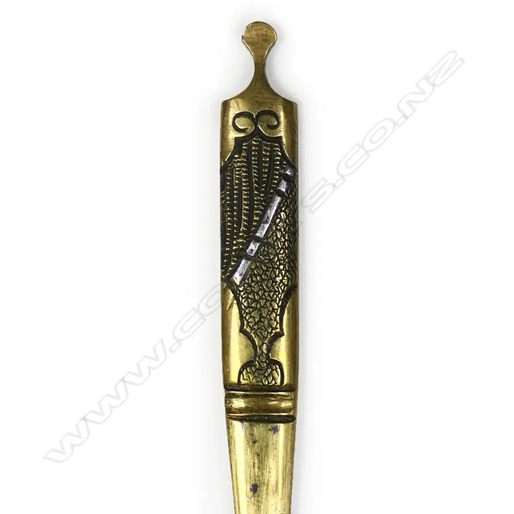 Three 18thC unsigned kogatana knife blades with a later small kogai, Image 1++