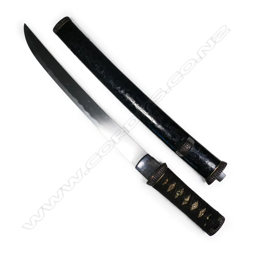 A good Japanese Edo period aikuchi tanto c.1680, Image 1++