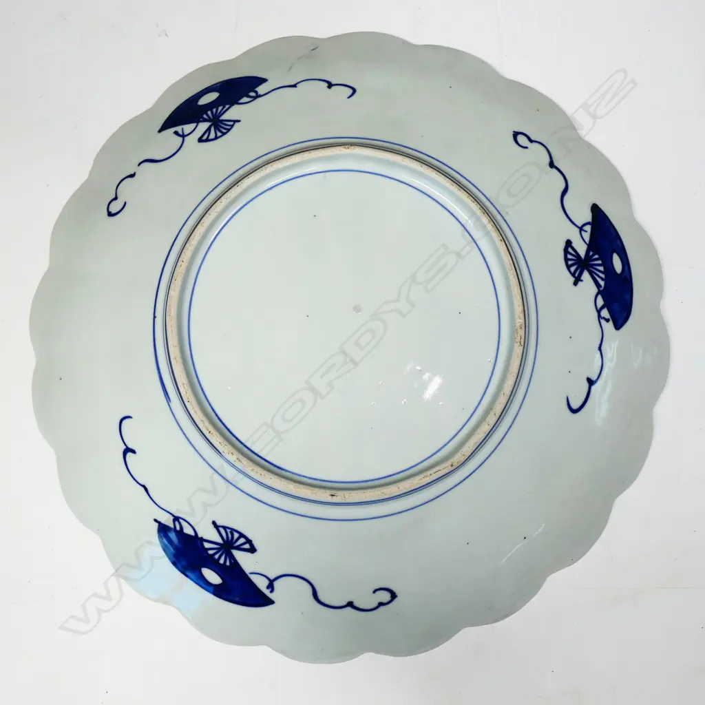 A pair of Japanese Meiji period imari chargers, Image 1++