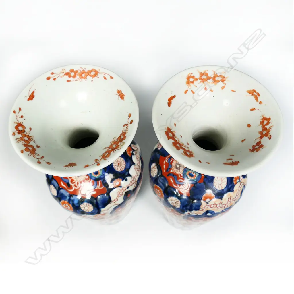 A pair of Japanese Meiji period imari chargers, Image 1++