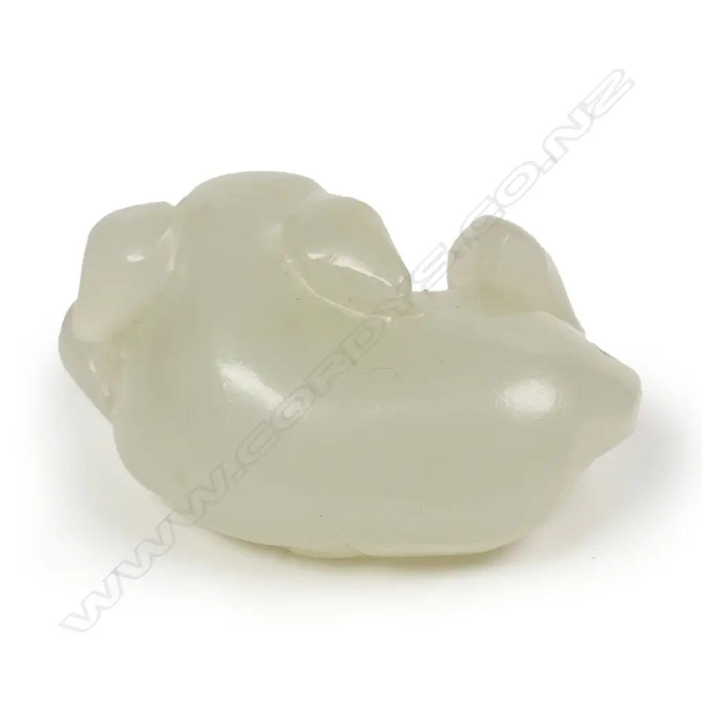An old Chinese jade carved small recumbent animal pendant/handling piece, Image 1++