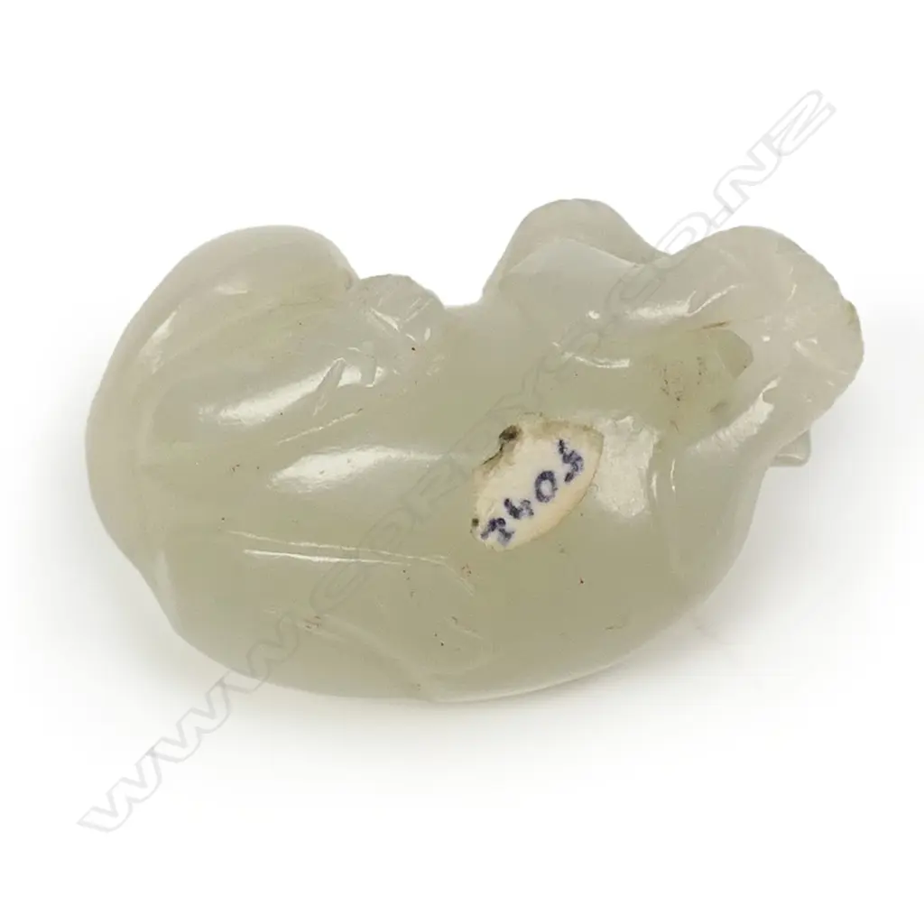 An old Chinese jade carved small recumbent animal pendant/handling piece, Image 1++