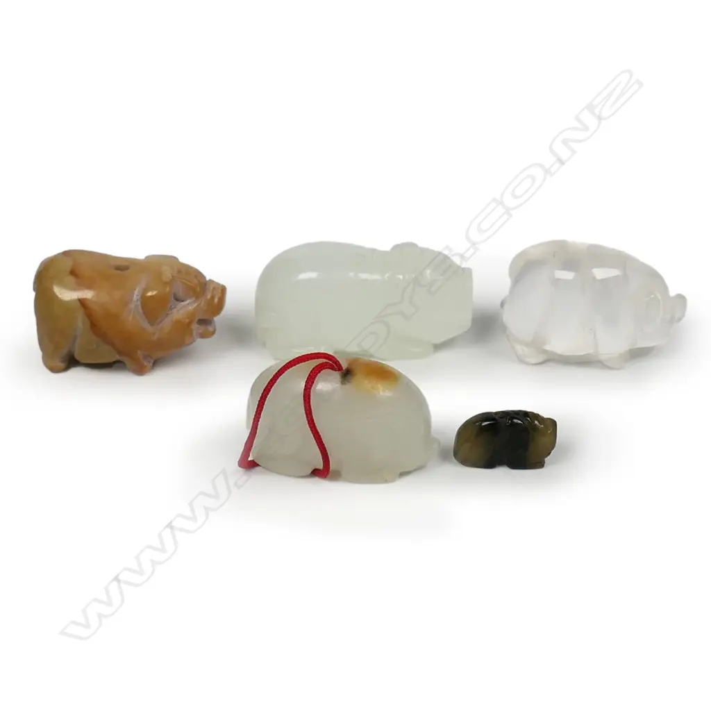 Five carved oriental small pig ornaments, Image 1++