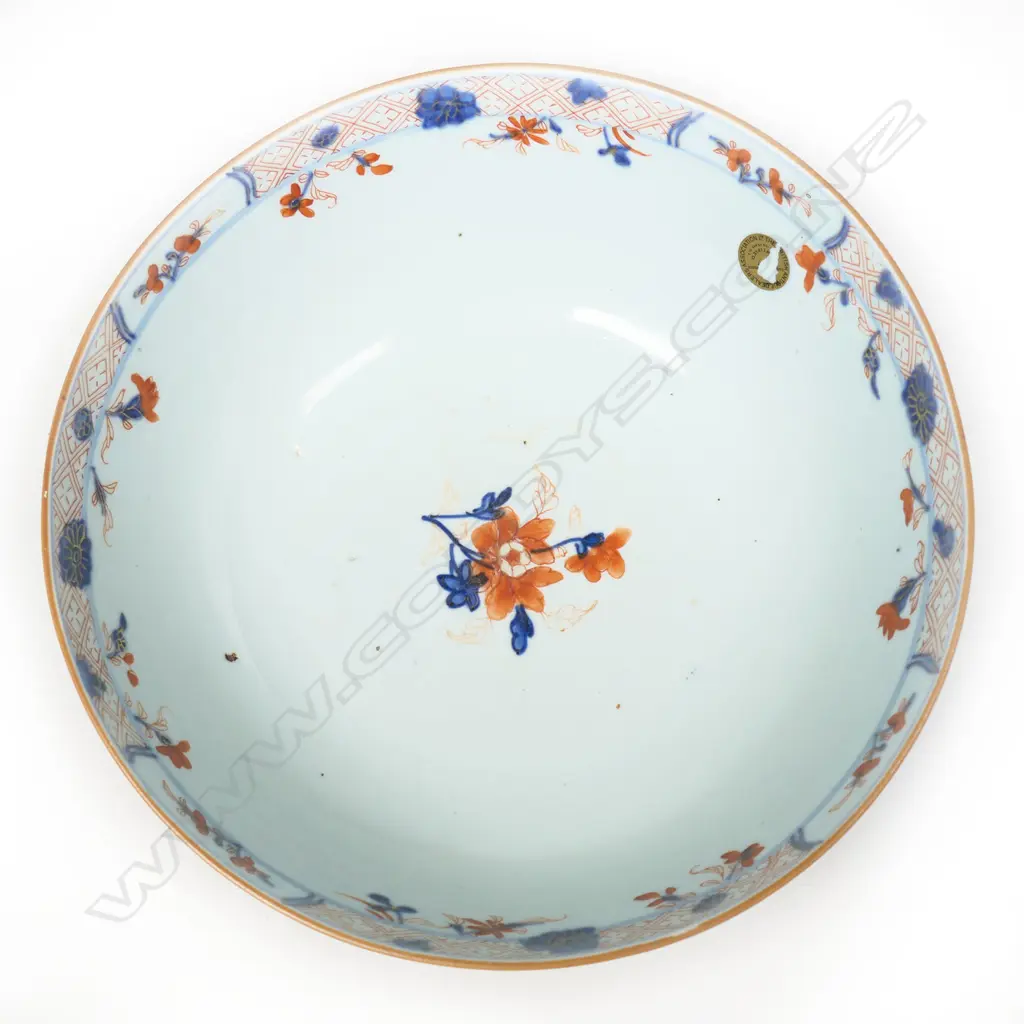 An 18thC Chinese export porcelain punch bowl, Image 1++