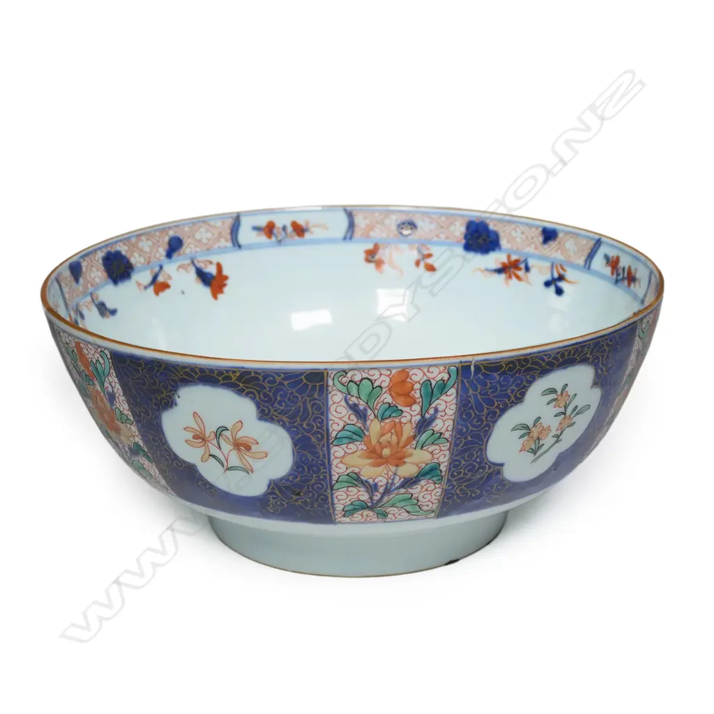 An 18thC Chinese export porcelain punch bowl, Image 1++