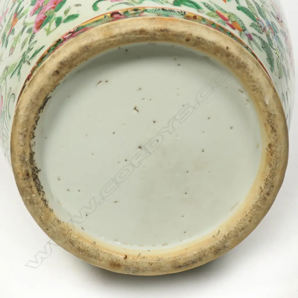 A large 19thC Chinese porcelain famille rose vase, Image 1++