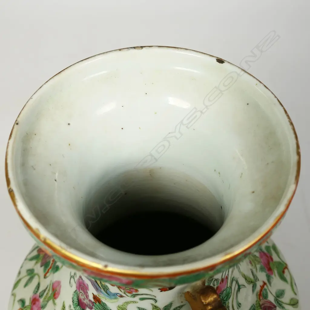 A large 19thC Chinese porcelain famille rose vase, Image 1++